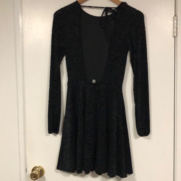 eoote Dresses & Skirts - Black velvet dress